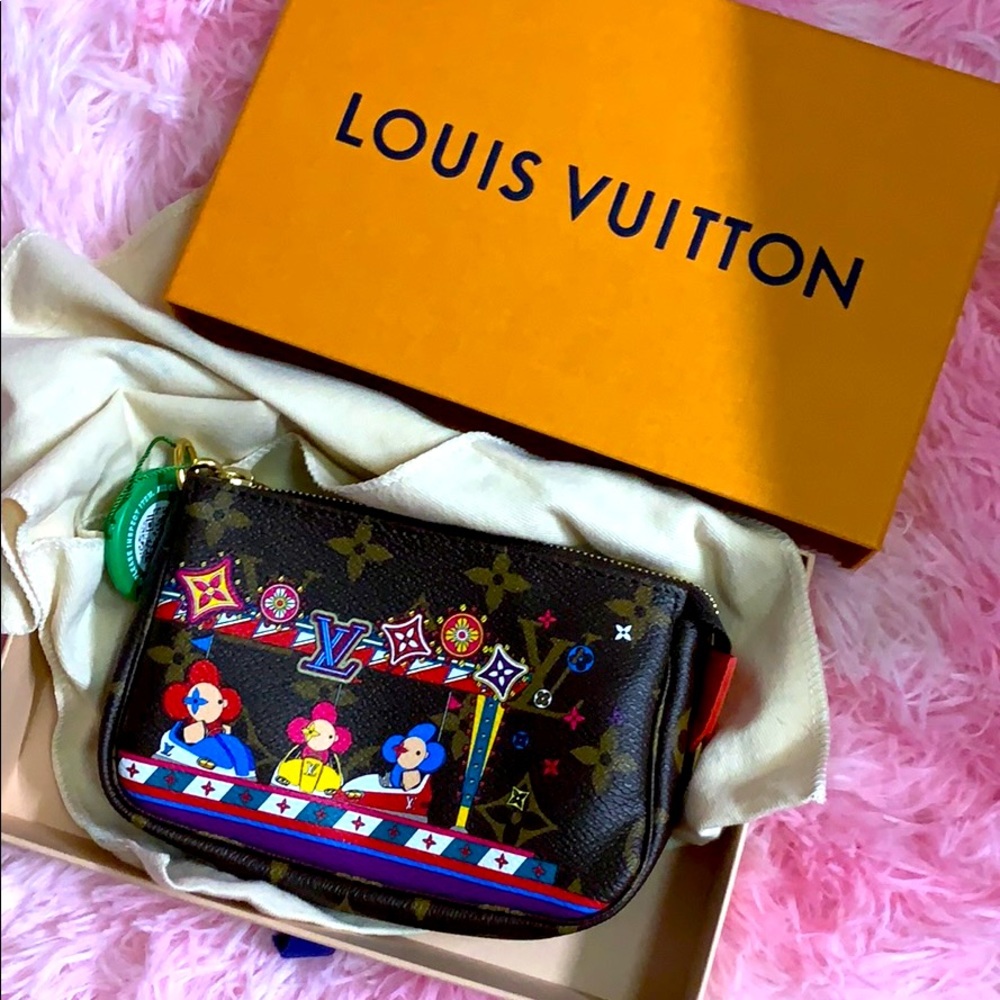 LOuis Vuitton Pochette Accessories